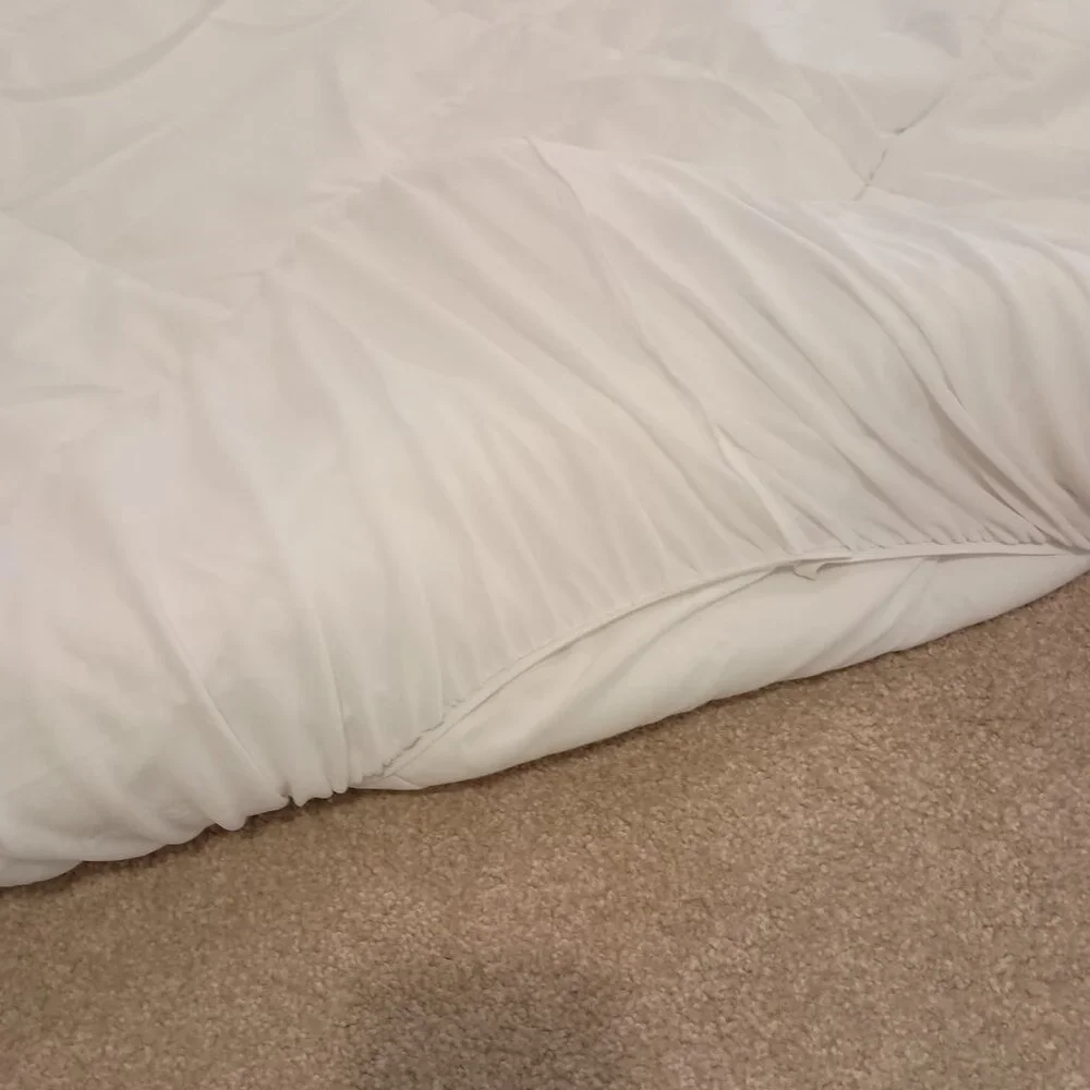NWOT✨Nakula🔸Twin Mattress Microfiber Cover Protector